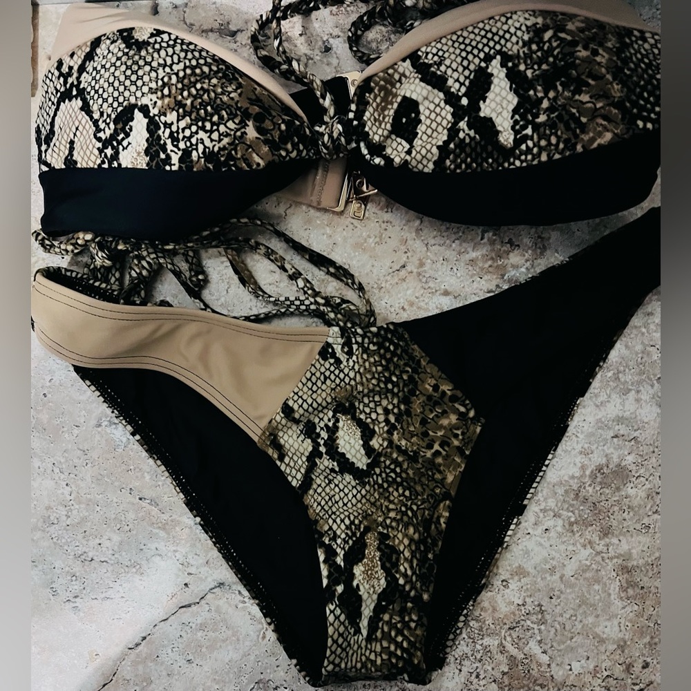 Brand New Fashion Nova 2 pc bikini set. Size: Medium